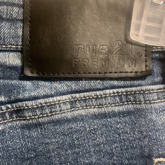 USED RUE21 Premium Ripped Skinny Supreme Flex Jeans size 26/30 - Picture 5 of 6